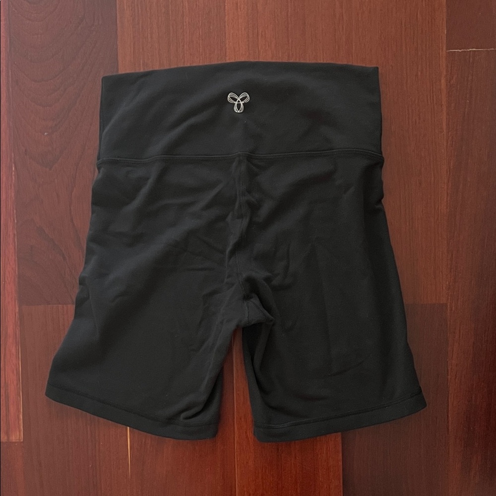 TNA Aritzia 7” Biker Shorts